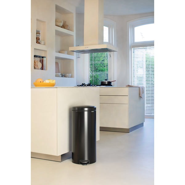Iš plieno šiukšliadėžė matinės juodos spalvos su pedalu 30 l NewIcon – Brabantia-image-4