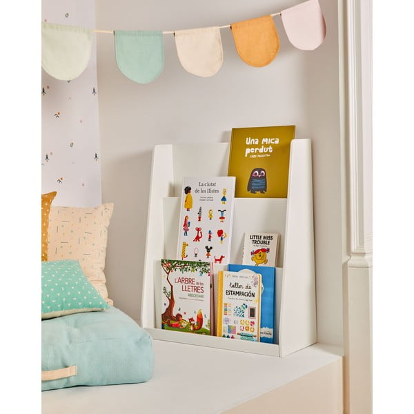 Baltos spalvos vaikiška knygų spinta 59,5x69,5x23 cm Adiventina – Kave Home-image-2