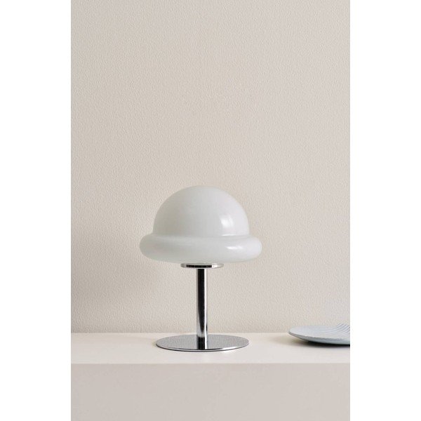Baltos spalvos/blizgios sidabrinės spalvos stalinis šviestuvas iš opalinio stiklo (aukštis 26 cm) Bubba – Jotex-image-2