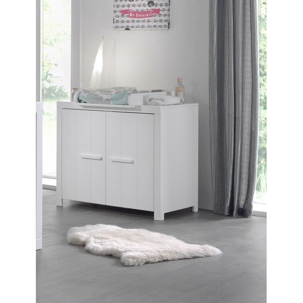 Iš pušies masyvo žema su vystymo stalu vaikiška šoninė spintelė baltos spalvos 100x96 cm ERIK – Vipack-image-1