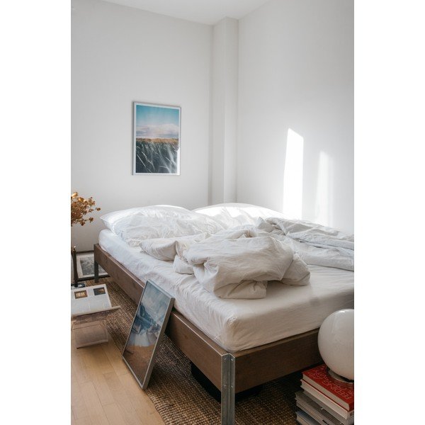 Iš pušies masyvo dvigulė lova rudos spalvos su lovos grotelėmis 180x200 cm Core – Karup Design-image-4