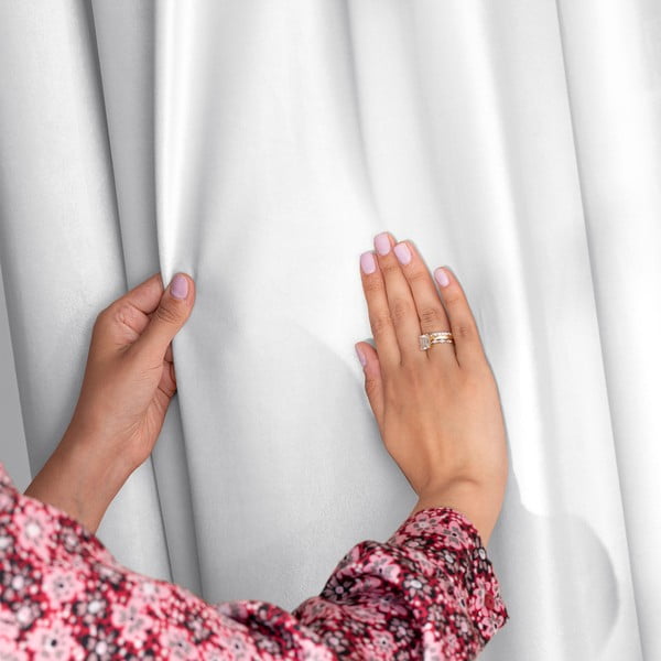 Baltos spalvos iš velveto pritemdymas (dalinis užtemimas) užuolaida 140x270 cm Pleat – Restilo-image-1