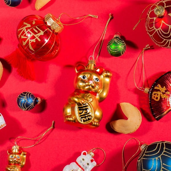 Iš stiklo rankų darbo eglutės papuošimas 11 cm Lucky Cat – Sass & Belle-image-1