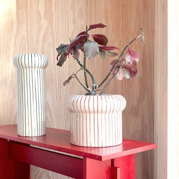 Raudonos spalvos medžio masyvo suolas Kotai – OYOY Living Design-image-2