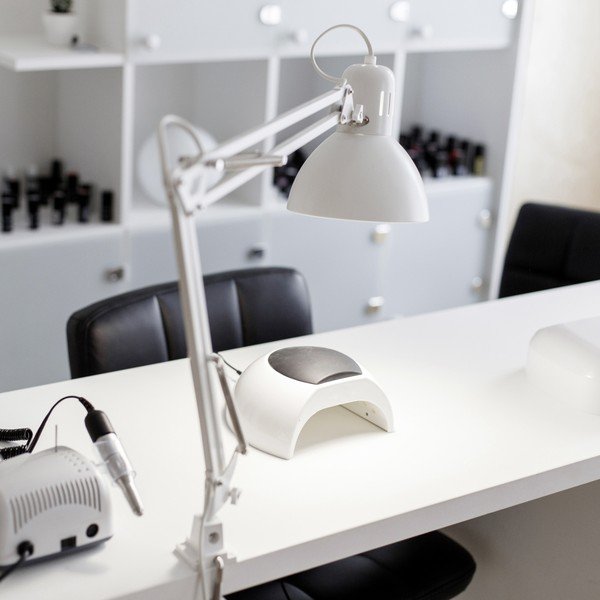 Baltos spalvos stalinis šviestuvas su sulankstoma konstrukcija/su segtuku (aukštis 73,5 cm) Tajo – Trio-image-1