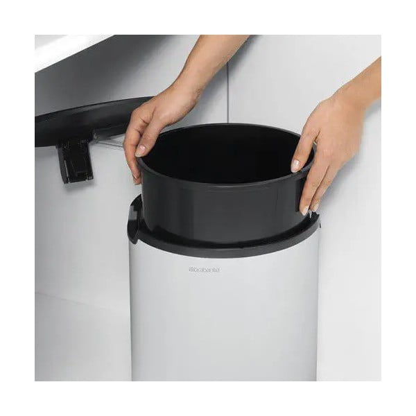 Iš plieno įmontuota šiukšliadėžė baltos spalvos 15 l – Brabantia-image-3