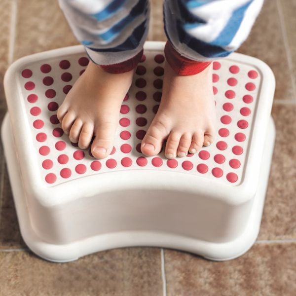 Balta vaikiška taburetė su rožinėmis detalėmis Addis Booster Step-image-1