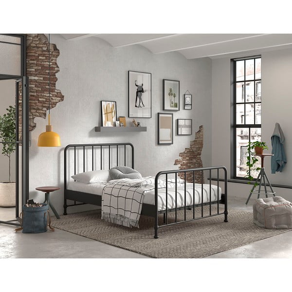 Viengulė lova iš metalo juodos spalvos su lovos grotelėmis 140x200 cm BRONXX – Vipack-image-1
