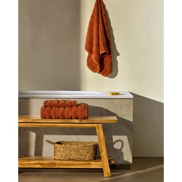 Terakotos spalvos iš frote audinio iš medvilnės rankšluostis 50x90 cm Rune – Kave Home-image-3