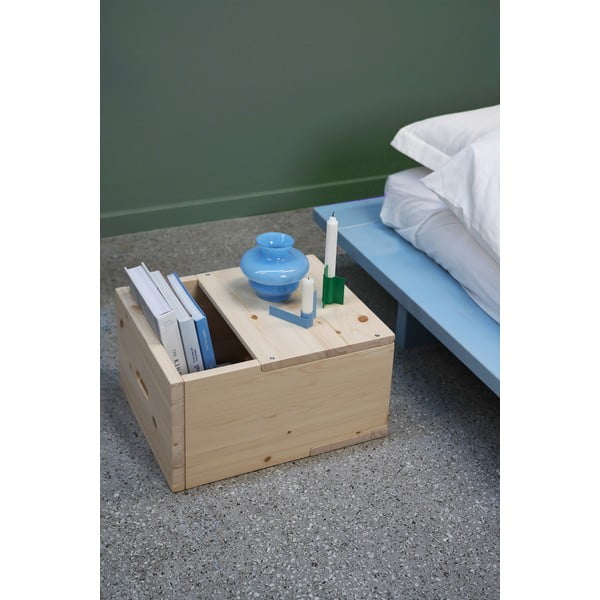 Iš pušies masyvo naktinis staliukas natūralios spalvos Grab It – Karup Design-image-1