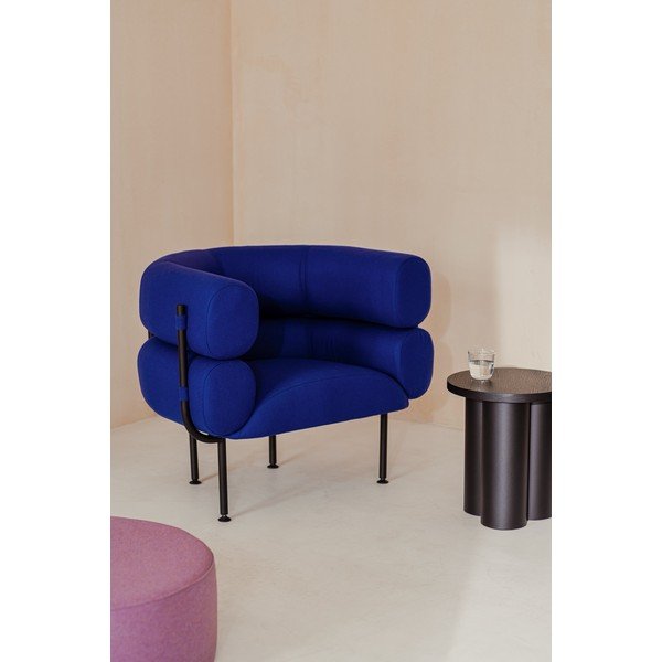 Mėlynos spalvos krėslas iš vilnos Ubi – noo.ma-image-1