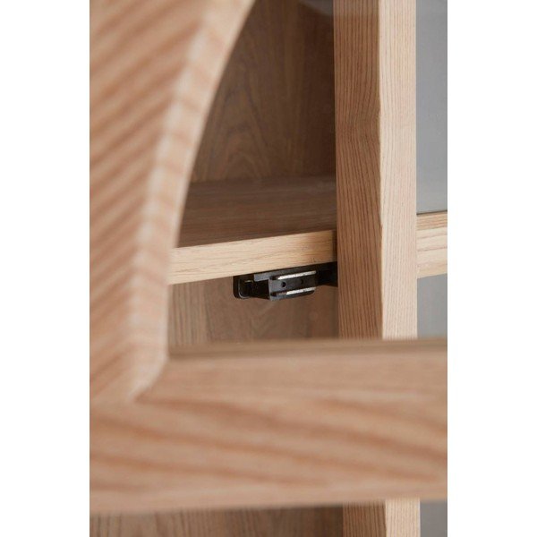 Šviesios natūralios spalvos vitrina iš uosio 90x195x40 cm Sandor – Jotex-image-2