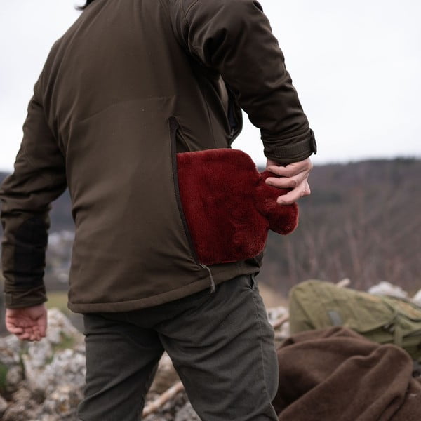 Iš mikropliušo termoforas raudonos spalvos 1,8 l Classic – Hugo Frosch-image-1