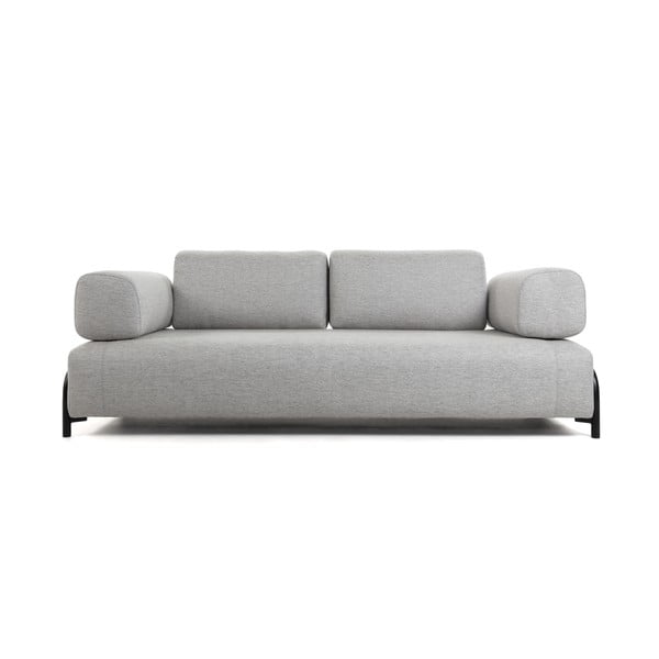 Šviesiai pilka sofa su porankiais Kave Home Compo