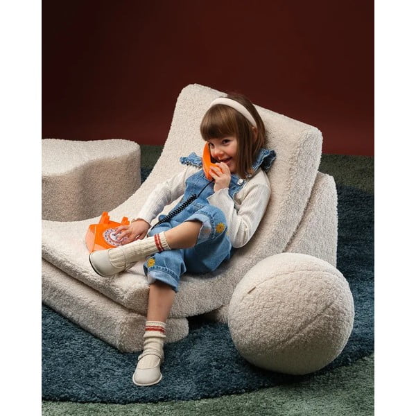 Kreminės spalvos iš boucle vaikiška sofos pagalvėlė Ball – Wigiwama-image-1