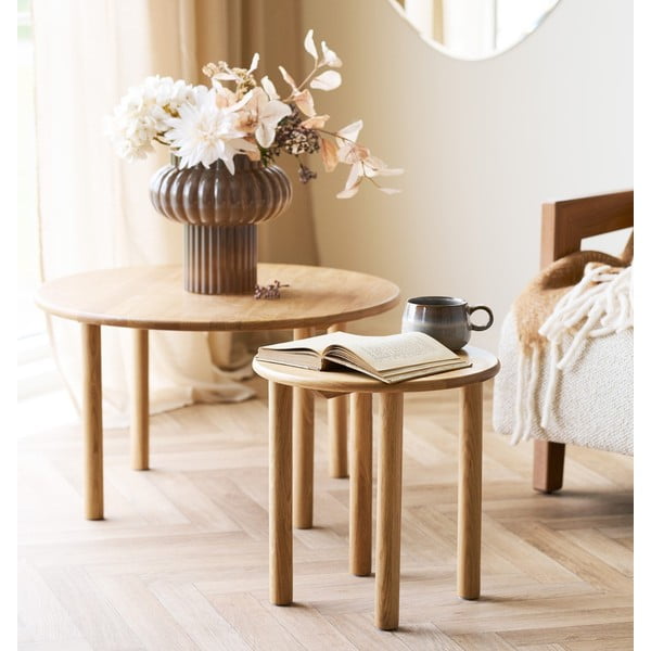 Natūralios spalvos iš ąžuolo masyvo apvalios formos kavos staliukas ø 70 cm Jena – House Nordic-image-1