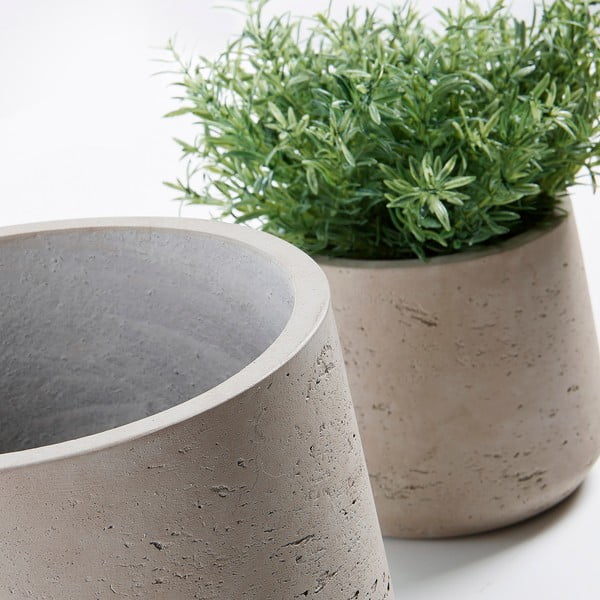 Dviejų šviesiai pilkų betoninių vazonų rinkinys Kave Home Lux-image-2