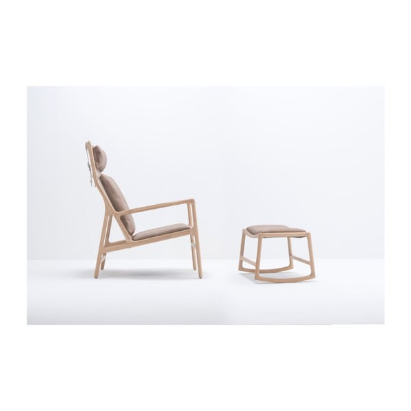 Fotelis su ąžuolo masyvo konstrukcija ir rudos buivolo odos sėdyne Gazzda Dedo-image-3