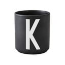 Juodas porcelianinis puodelis Design Letters Alphabet K, 250 ml