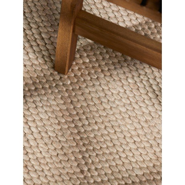 Rankų darbo smėlio spalvos iš vilnos kilimas 160x230 cm Lyon Beans – Elle Decoration-image-2