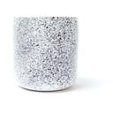 Baltos ir juodos spalvos akmens masės puodelis ÅOOMI Mess, 400 ml