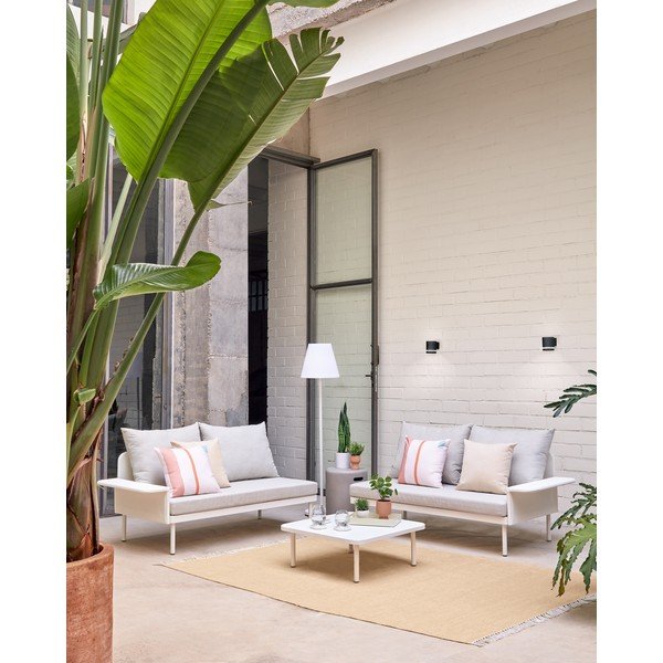 Balta aliuminio sodo kampinė sofa su stalu Kave Home Zaltana-image-1