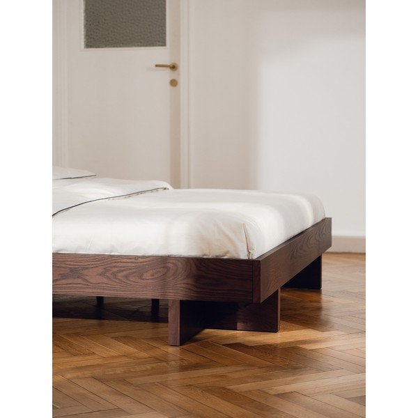 Natūralios spalvos dvigulė lova iš MDF plokštės iš ąžuolo be galvūgalio su lovos grotelėmis 140x200 cm Kito – noo.ma-image-2
