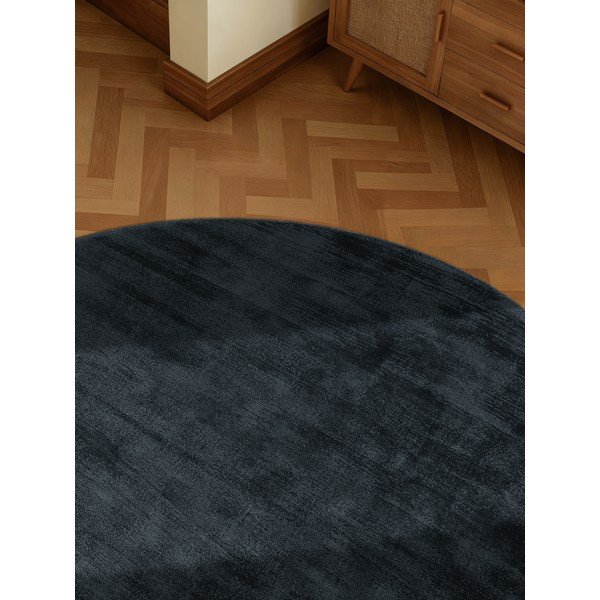 Rankų darbo juodos spalvos iš viskozės apvalios formos kilimas ø 120 cm Noemi – Vikosa-image-3