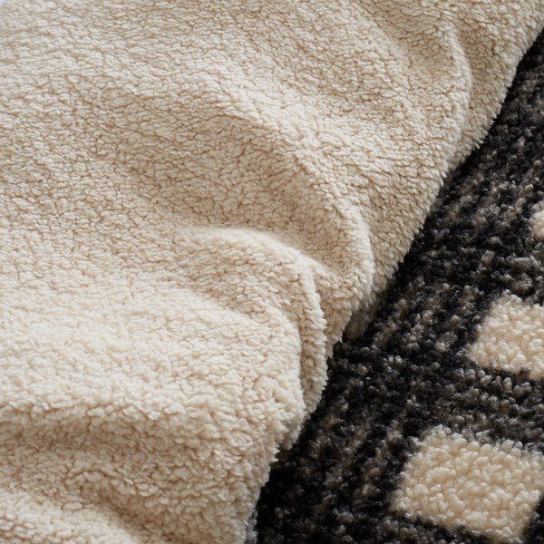 Dvigulė patalynė juodos spalvos/kreminės spalvos iš mikropliušo 200x200 cm Cosy Borg Sherpa – Catherine Lansfield-image-4