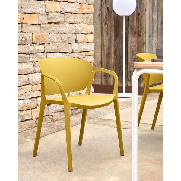 Geltonos spalvos plastikinė sodo kėdė Ania – Kave Home-image-1