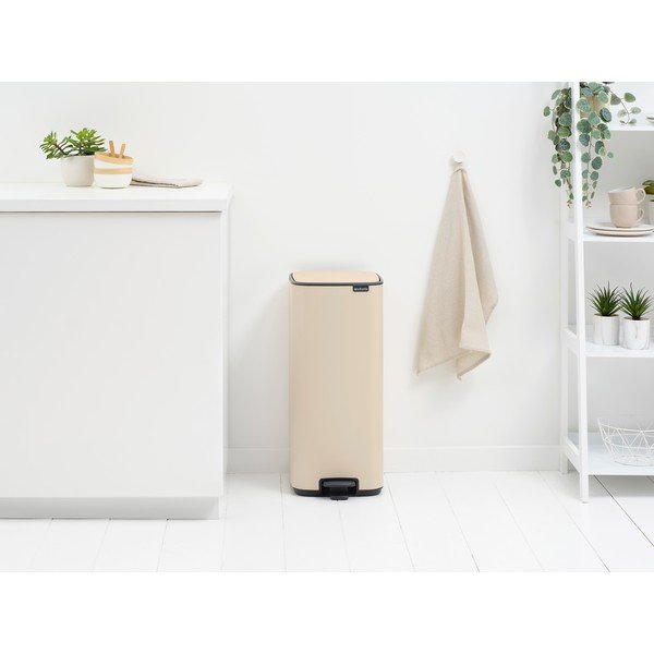 Smėlio spalvos šiukšliadėžė iš plieno su pedalu 30 l Bo – Brabantia-image-1
