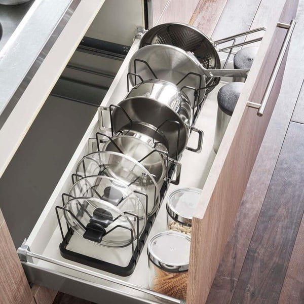 Juodas reguliuojamas stovas dangčiams ir keptuvėms YAMAZAKI Tower-image-1