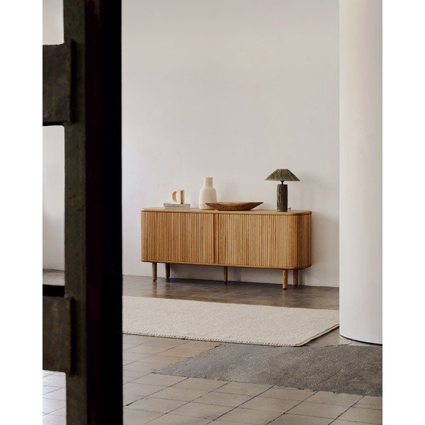 Natūralios spalvos šoninė spintelė iš uosio su stumdomomis durimis 180x75,5x40 cm Mailen – Kave Home-image-1