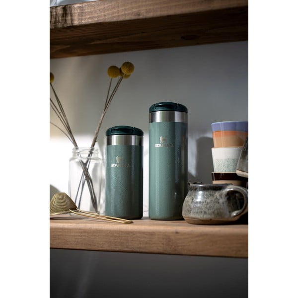 Žalios spalvos iš nerūdijančio plieno termo puodelis 470 ml AeroLight™ Transit Hammer Tone Green – Stanley-image-1