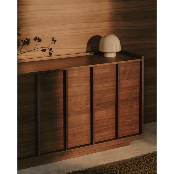 Rudos spalvos šoninė spintelė iš riešutmedžio 200x80x45 cm Onix – Kave Home-image-1