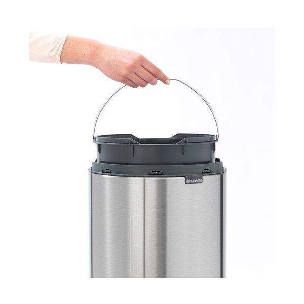 Iš plieno galima atidaryti palietus šiukšliadėžė matinės sidabrinės spalvos 30 l Touch Bin – Brabantia-image-4