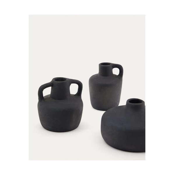 Iš terakotos vazos juodos spalvos 3 vnt. (aukštis 6 cm) Sofra – Kave Home-image-1