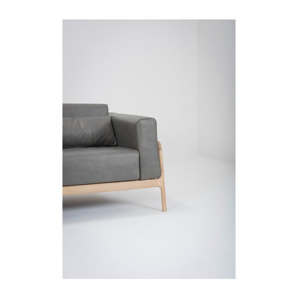 Tamsiai pilka buivolo odos sofa su ąžuolo masyvo konstrukcija Gazzda Fawn, 180 cm-image-3