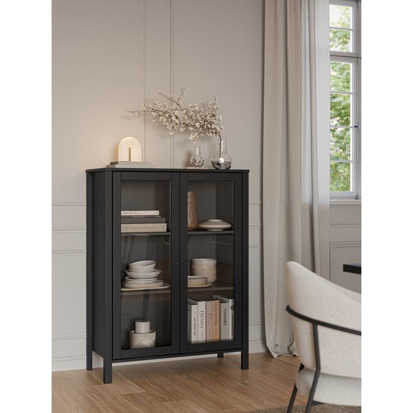 Juodos spalvos iš pušies masyvo vitrina 90x120x40 cm Alessandra – Marckeric-image-1