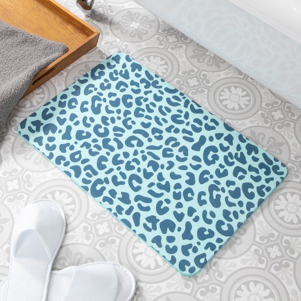 Šviesiai mėlynas vonios kambario kilimėlis 39x60 cm Leopard - Artsy Doormats-image-1