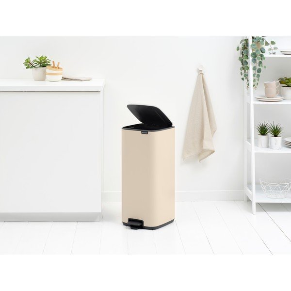 Smėlio spalvos šiukšliadėžė iš plieno su pedalu 30 l Bo – Brabantia-image-2