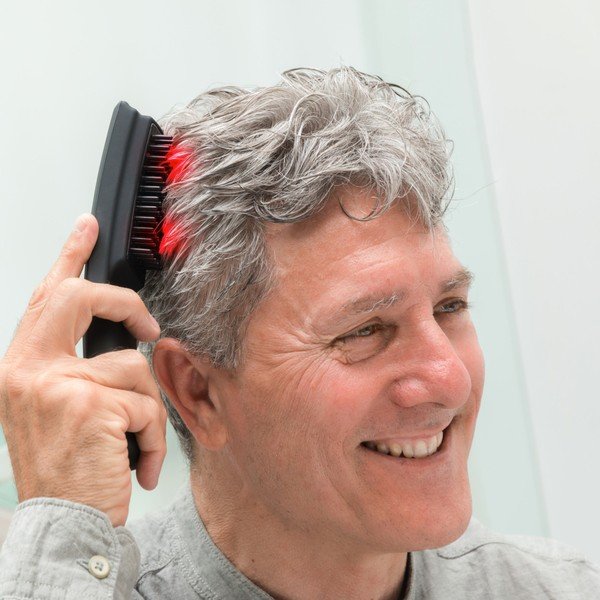 Juodas masažinis plaukų šepetys su lazeriu "InnovaGoods Hair Force One-image-1
