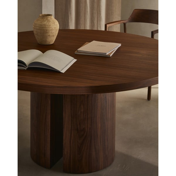 Apvalios formos valgomojo stalas su riešutmedžio dekoro stalviršiu ø 150 cm Nealy – Kave Home-image-2