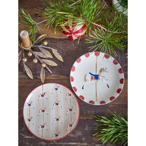 Kreminės spalvos desertinės iš akmens masės lėkštės 2 vnt. su Kalėdų motyvu ø 16 cm Merry-go-round – Bloomingville-image-1