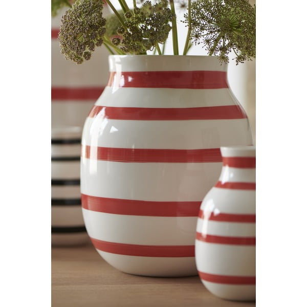 Balta ir raudona dryžuota keraminė vaza Kähler Design Omaggio, aukštis 20,5 cm-image-3