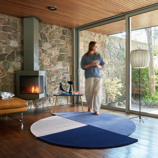 Rankų darbo mėlynos spalvos iš vilnos apvalios formos kilimas ø 150 cm Mia Segment – Flair Rugs-image-2