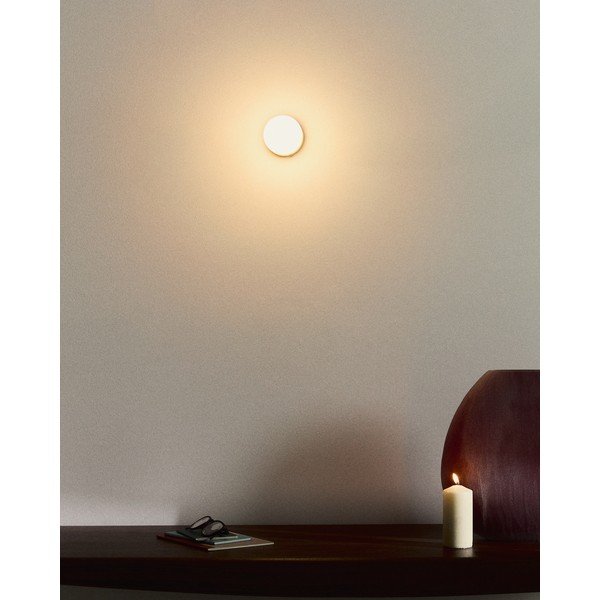 Baltos spalvos/auksinės spalvos iš metalo sieninė lempa ø 8 cm Brisia – Kave Home-image-2