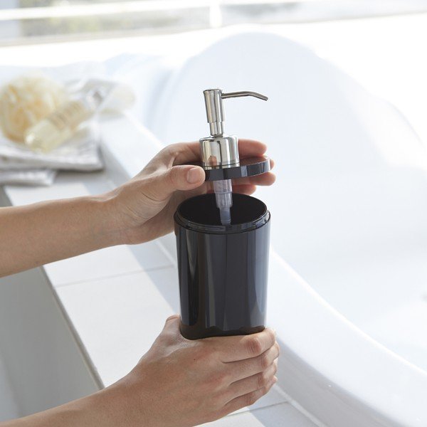 Juodos spalvos iš plastiko muilo dozatorius 500 ml Round – YAMAZAKI-image-3