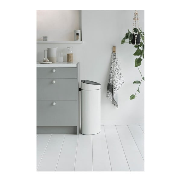 Iš plieno galima atidaryti palietus šiukšliadėžė baltos spalvos 40 l Touch Bin – Brabantia-image-4