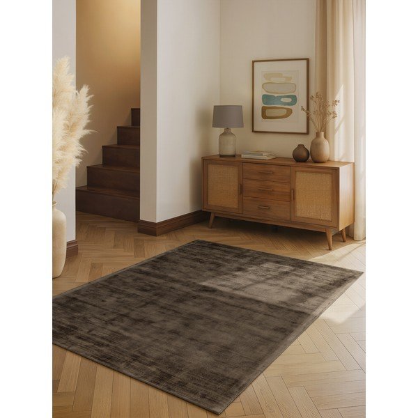 Rankų darbo rudos spalvos iš viskozės kilimas 80x150 cm Noemi – Vikosa-image-1